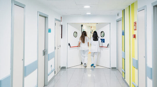 ¿Necesitas un seguro de salud si ya tienes Seguridad Social? Ventajas clave del seguro privado